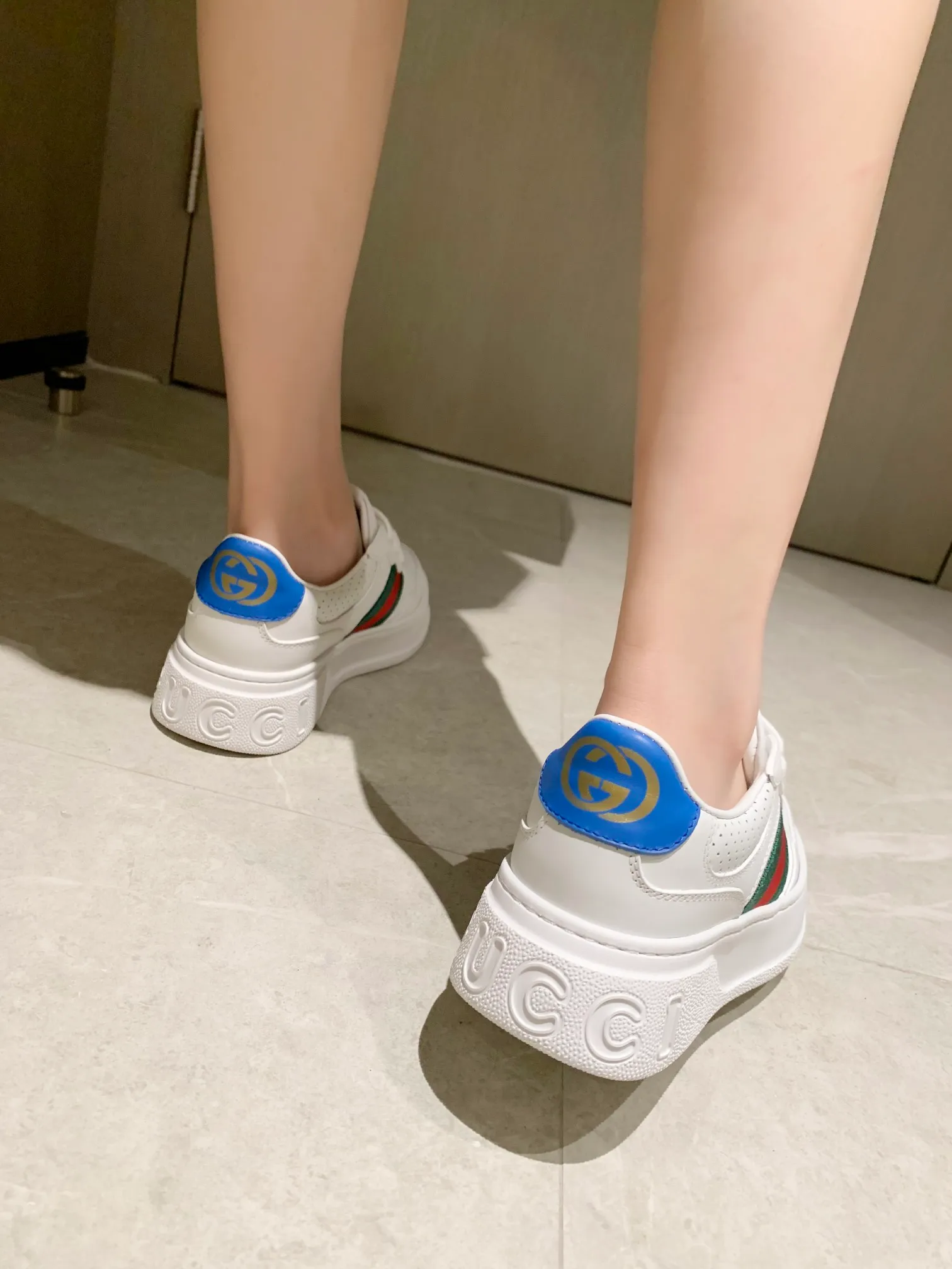 👟👟Ex-factory price 560👟👟 Men's size +10 Gucci2022 spring and summer new casual sports white shoes, purchasing version of the original version with a one-to-one molded IP light material sole! Upper calfskin, lining calfskin, foot pads calfskin. Complete purchasing version. Code number: female 35-40#, male 39-44# (45 customized)